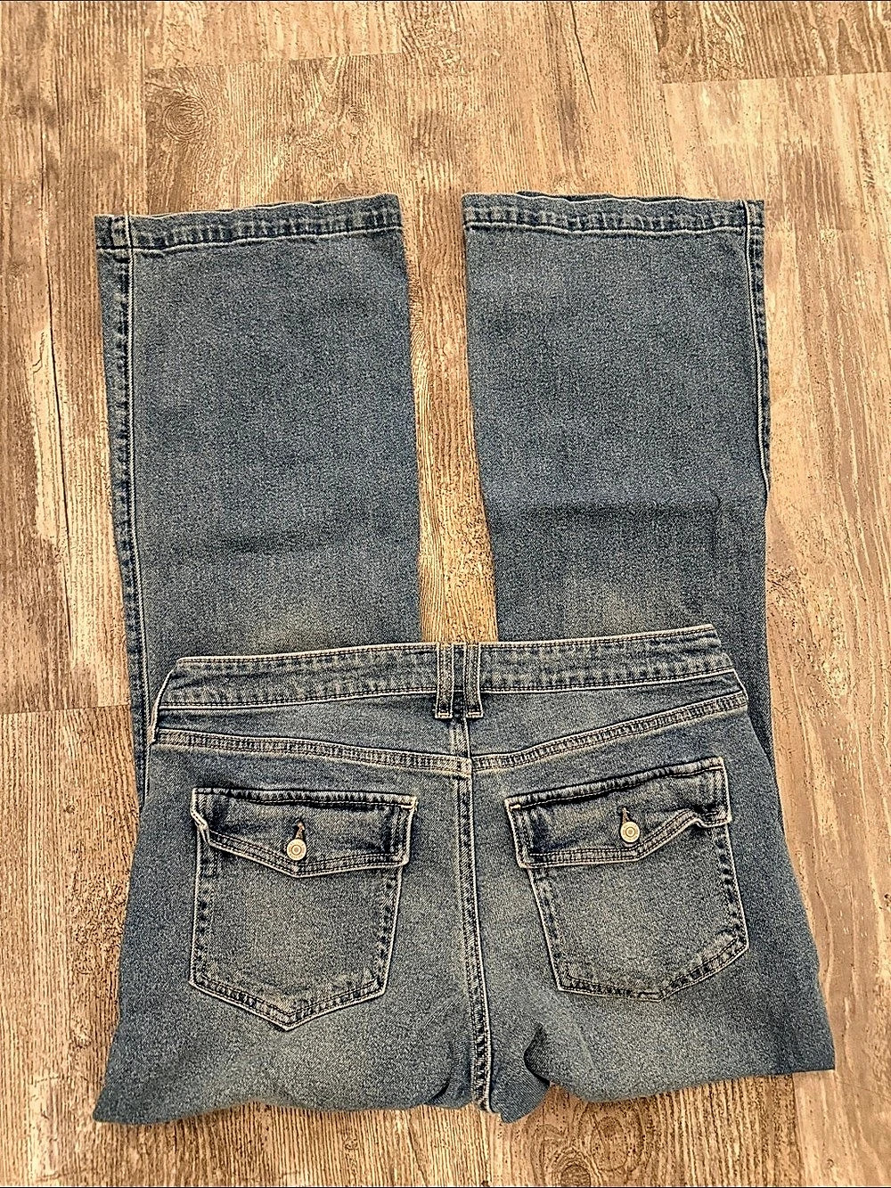 Hollister Low-Rise Relaxed Boot Cut Jeans in Blue Waist 30 Size 10R